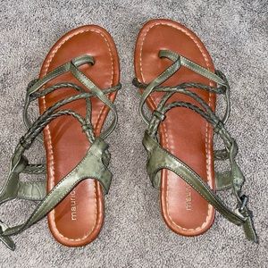 Maurice’s Size 8 strapped sandals
